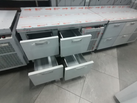 Стол холодильный HICOLD SN 22/TN с бортом